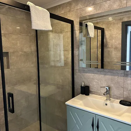 Azra 3 Kisilik Havuzlu Luex Appartement *
